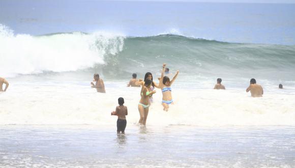 Unidad de rescate salva a cuatro estudiantes en playas de Camaná