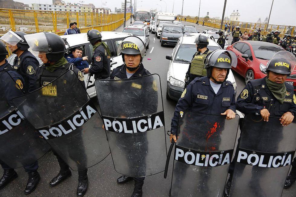 ​Vecinos y transportistas marchan hasta Plaza San Martín en contra del Corredor Morado (GALERÍA Y VÍDEO)