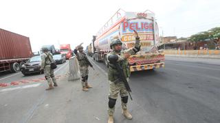 Ejército y Policía Nacional restablecen el tránsito en la Panamericana Sur en Ica