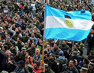 Argentina: Policía militar sale a protestar por recorte salarial