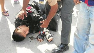 Chiclayo: Roban arma a efectivo policial tras despiste de motocicleta