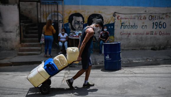 Según la autoridades, el 77 % de los casos que registra Venezuela son “importados” o de contacto con viajeros internacionales. (Foto: Federico PARRA / AFP).