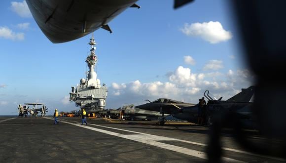 Un portaaviones francés se suma a la operación contra el Estado Islámico en Irak