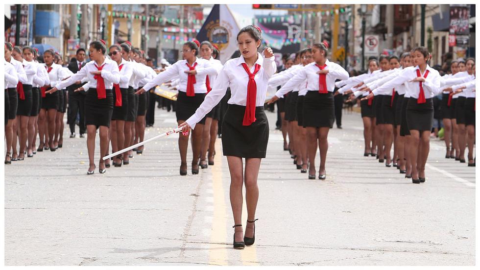​Alegorías, danzas y desfile por aniversario de universidad (FOTOS)