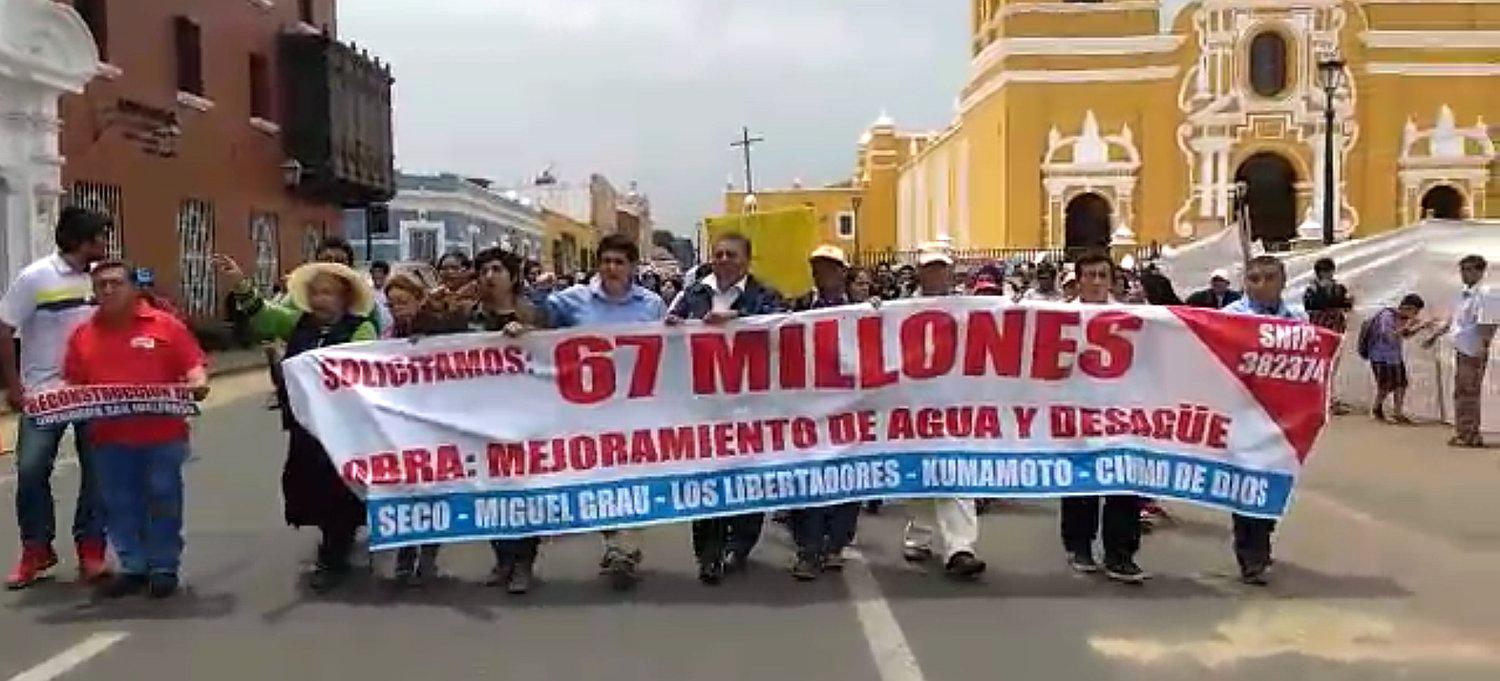 El Porvenir: Moradores realizan protesta exigiendo proyectos de saneamiento