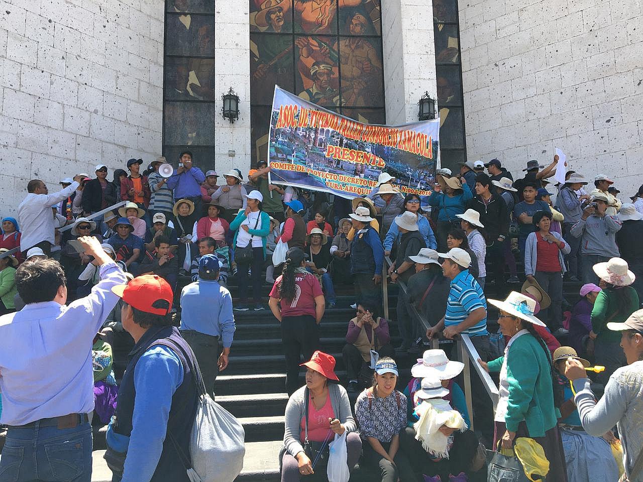 ​Manifestantes bloquean ingreso a Poder Judicial en Arequipa