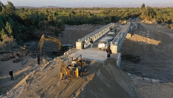 Ministerio de Transportes concluyó la instalación del puente Pinilla en Ica.
