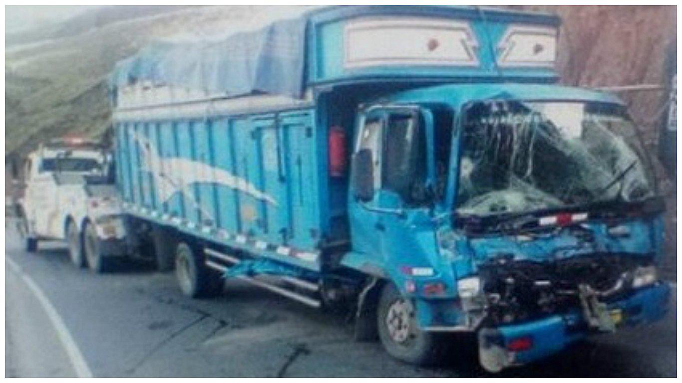 La Oroya: Dos heridos tras choque de camión con tráiler