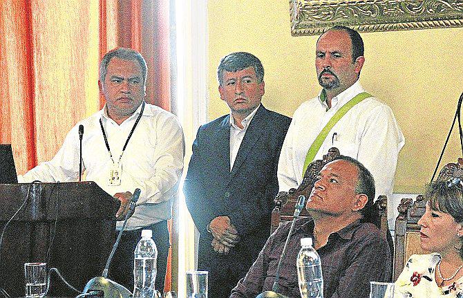 Gerente no responde por deuda; mientras, alcalde se va 