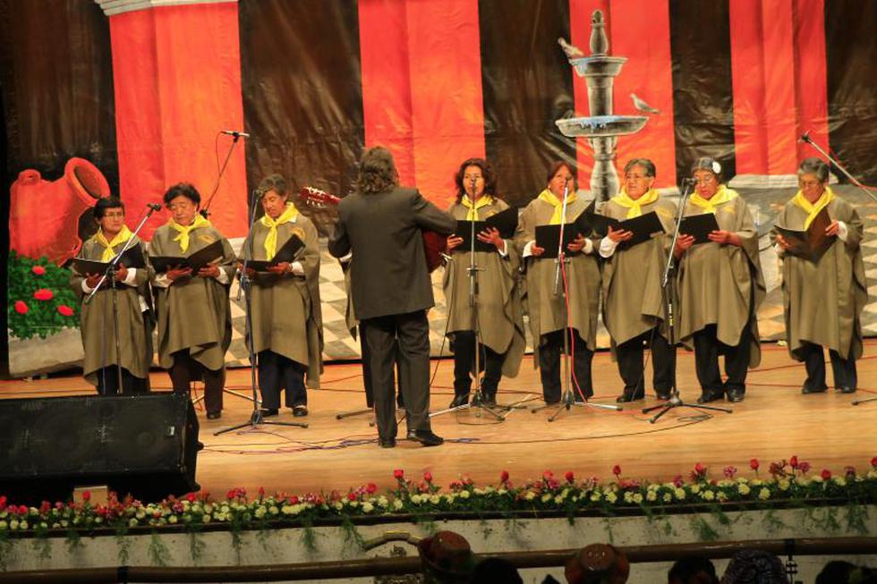 Entre cantos y danzas se festejó Día Internacional del Adulto Mayor