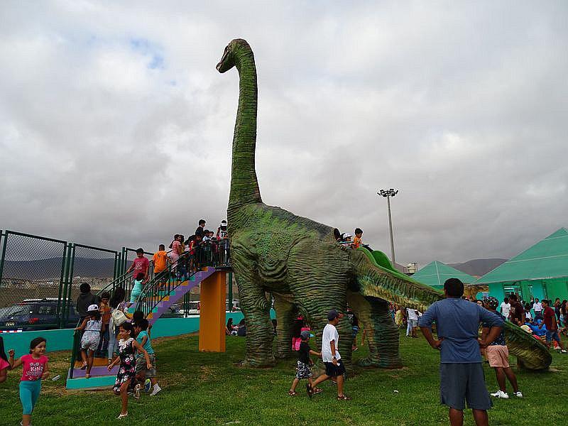 Inauguran parque temático de dinosaurios en la ciudad de Mollendo