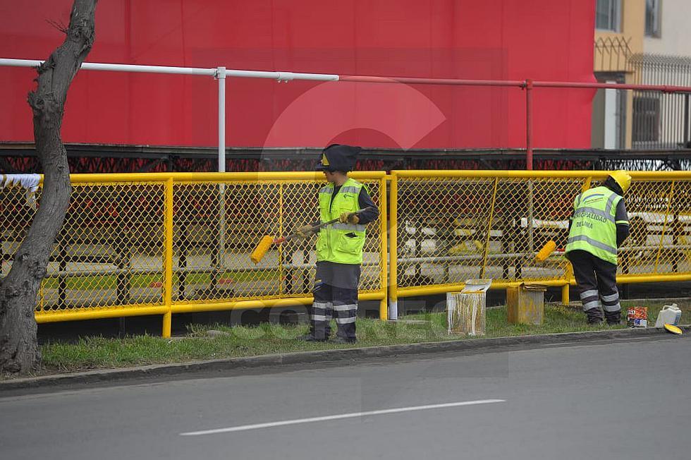 ​Inician pintado de rejas en la avenida Brasil para la Parada Militar (FOTOS Y VIDEO)