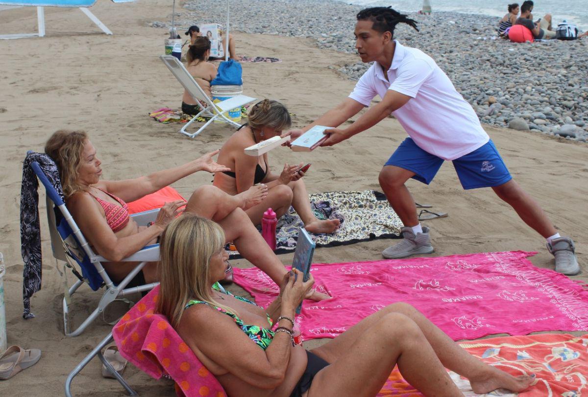 El municipio detalló que la Biblioteca Ricardo Palma se ha trasladado a las ocho playas del distrito. (Difusión)