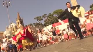 ​Roma: Peruanos realizan flashmob con danzas típicas