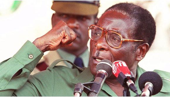 Dictador Robert Mugabe renunció a la presidencia de Zimbabue tras 37 años en el poder 