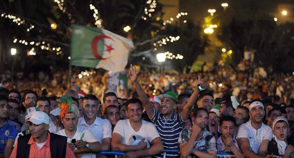 Brasil 2014 Miles de argelinos celebraron clasificación de su