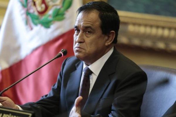 Fredy Otarola no fue a juramentación de ministros y estaría incomodo por su salida