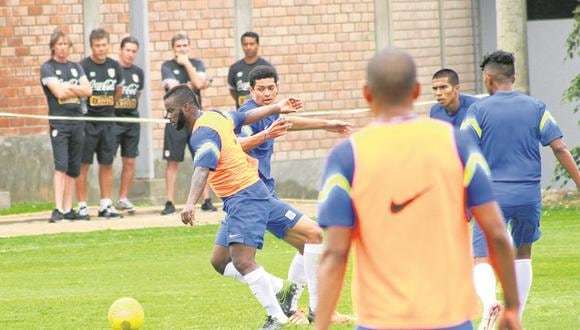 Ricardo Gareca observa entrenamiento de Alianza Lima