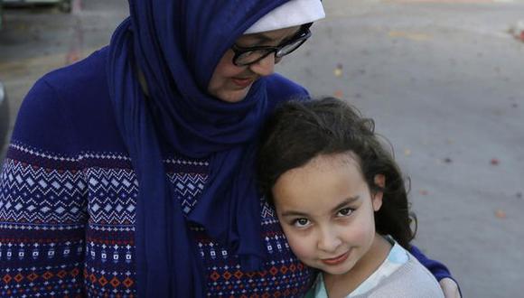 ​Facebook: Campaña une compromiso de miles para proteger a niña musulmana