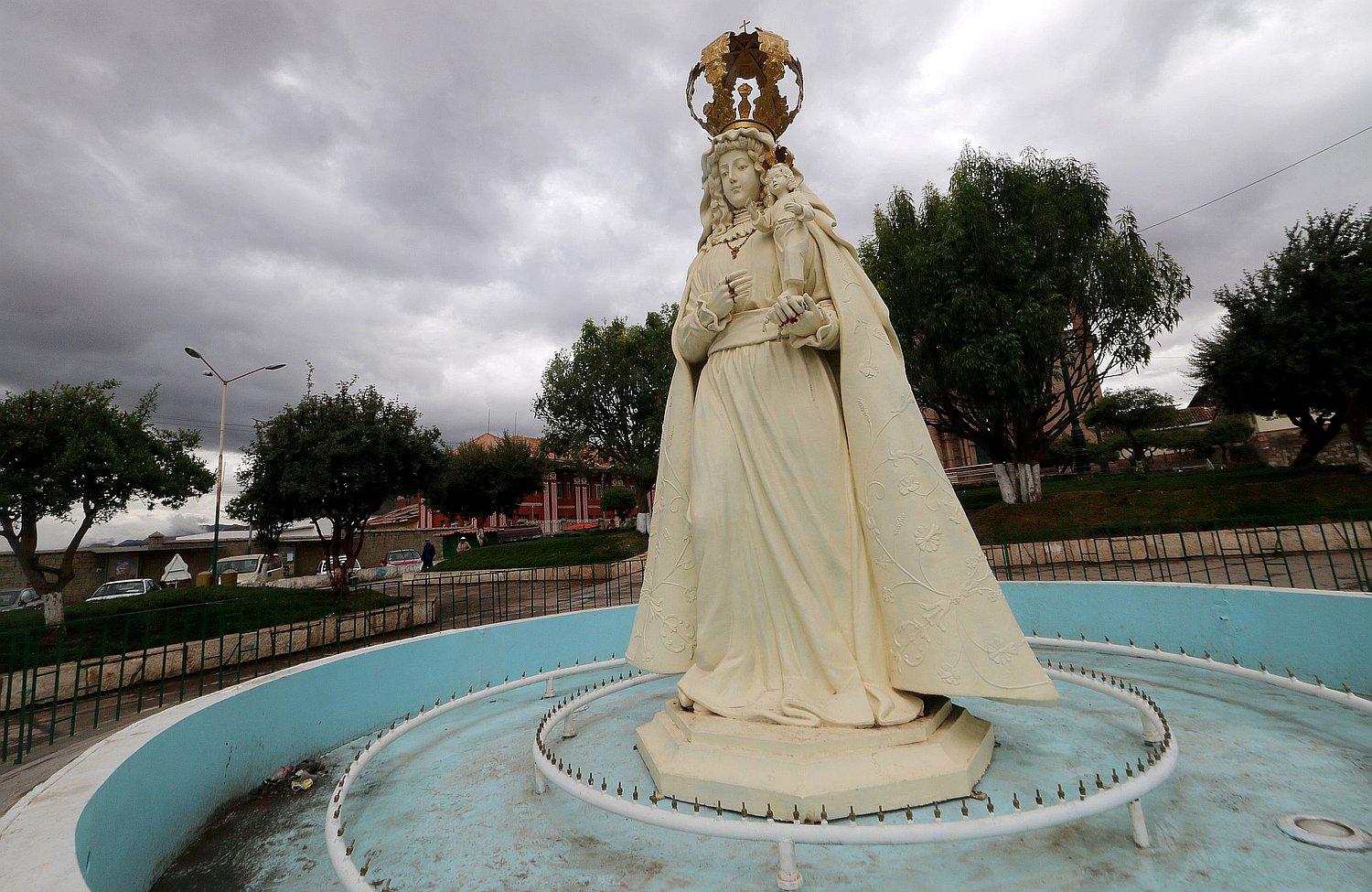 Mueven imagen de virgen en Cusco pero Cultura exige que sea retirada del todo