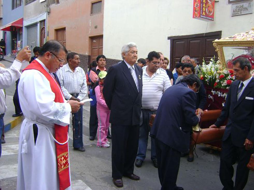 Devotos piden guía a Santa Fortunata