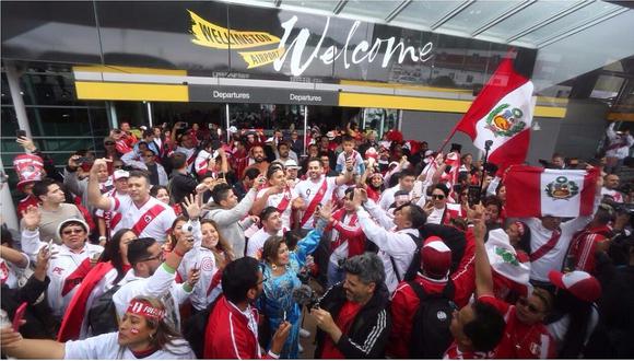 Selección peruana recibió caluroso aliento de hinchas a su llegada a Wellington (VIDEO)