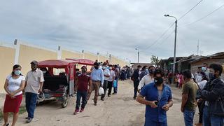 Tambogrande: Ciudadanos se aglomeran en el estadio Fernando Arámbulo Santin