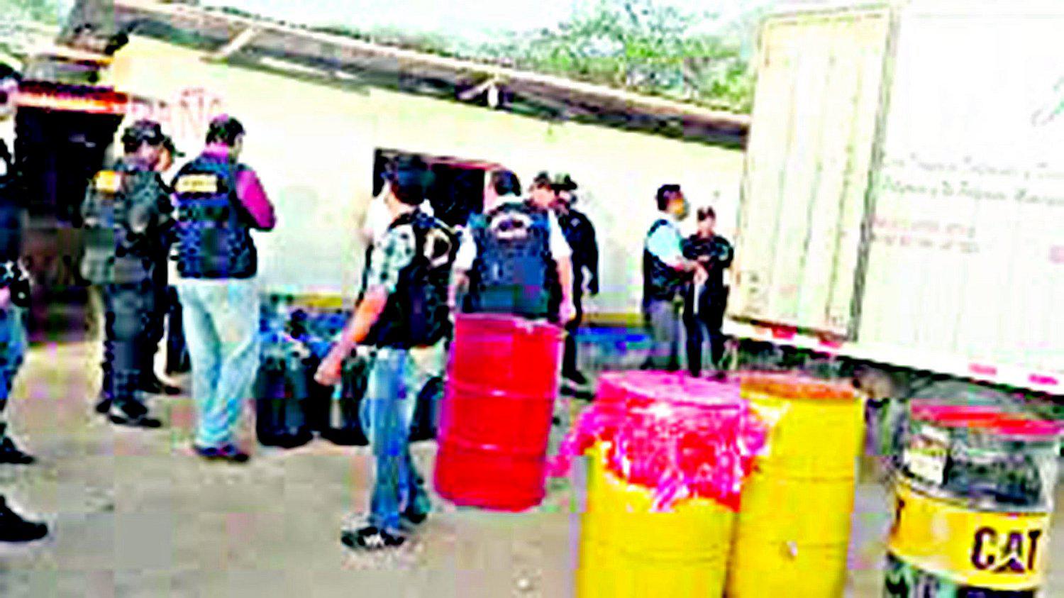 Incautan 702 galones de petróleo en Aguas Verdes