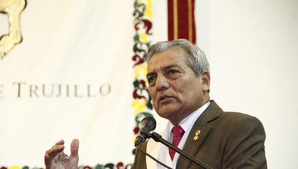 Elidio Espinoza juramentó como alcalde de Trujillo