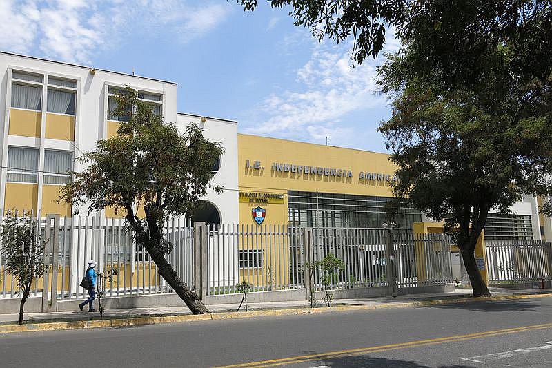 Roban 20 laptops del colegio Independencia Americana