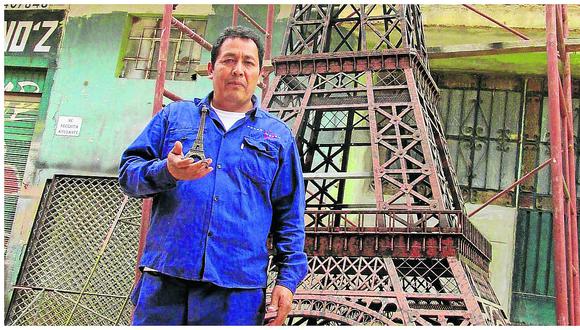 Huánuco: cerrajero trabaja en elaborada réplica de la Torre Eiffel de 300 kilos