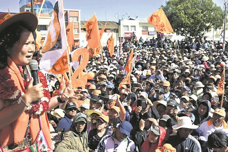 Keiko Fujimori cuestiona  a los anteriores gobiernos por incumplir sus promesas
