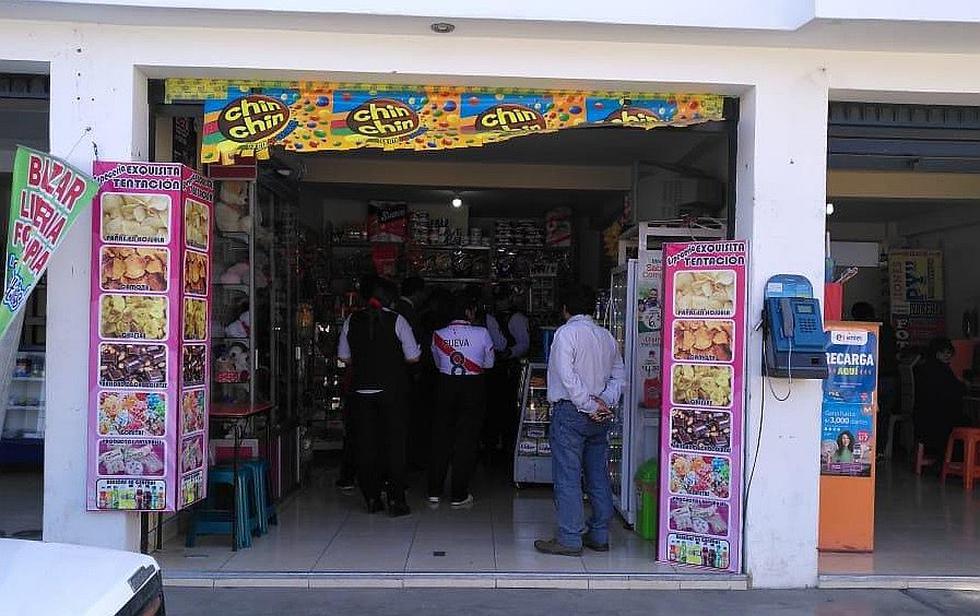 Cinco escolares se embriagan y denuncian que compraron jugo con licor  en una tienda 