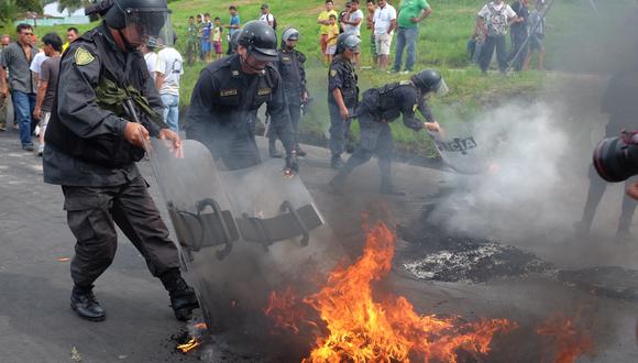 Iquitos: Policía recupera vías tomadas en protesta por Lote 192 (VIDEO)