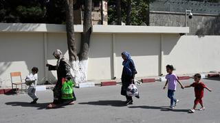 Afganistán: las mujeres autorizadas por los talibanes a ir a la universidad, pero separadas de los hombres