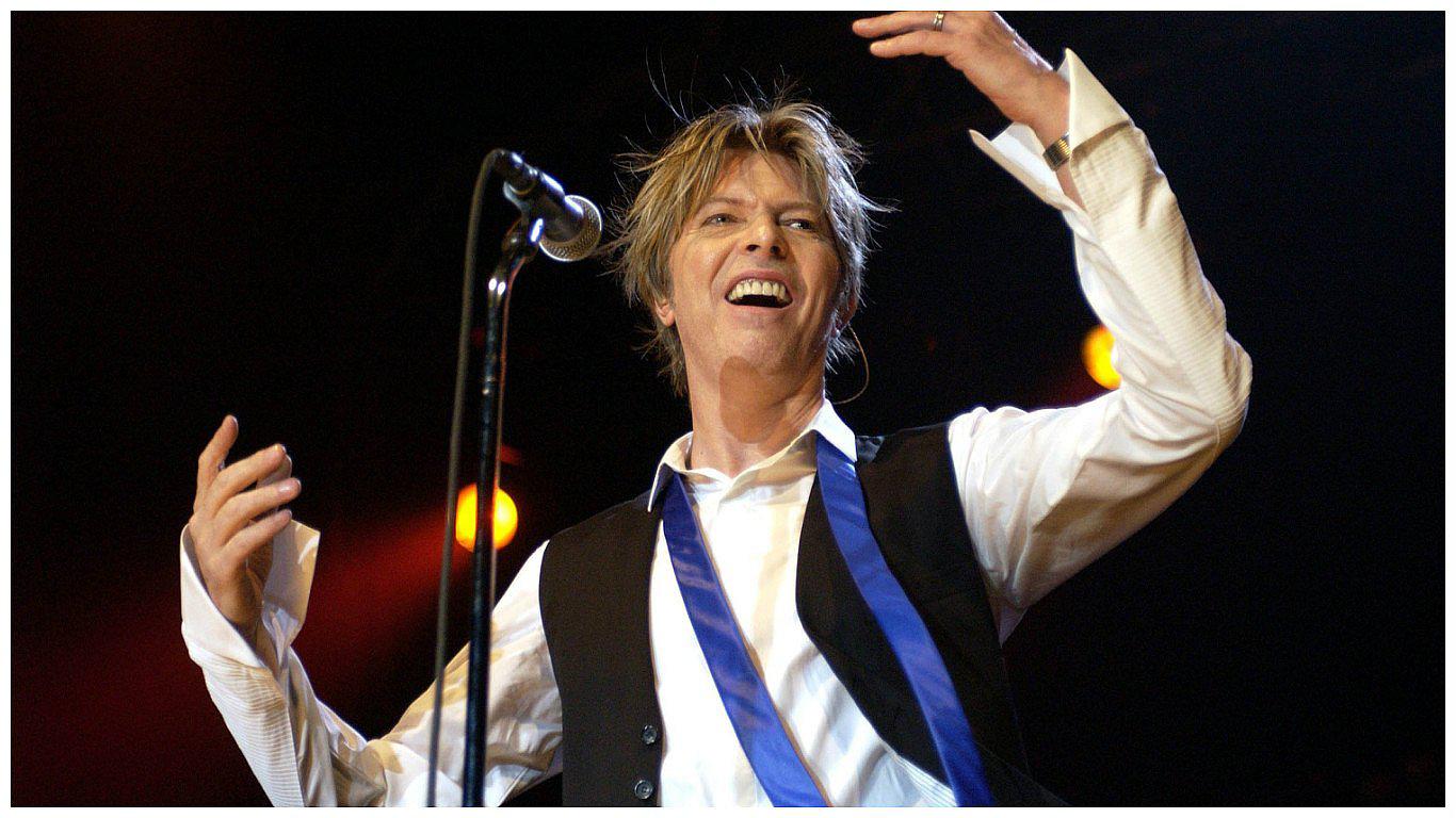 David Bowie: el mundo de la música lo añora en el primer aniversario de su muerte (VIDEO)