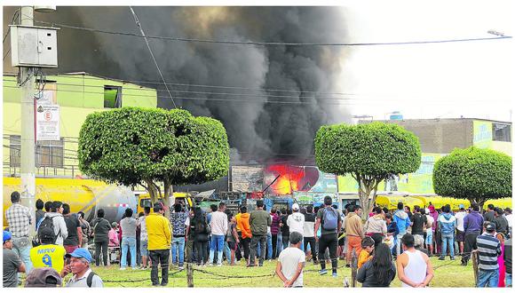 Un voraz incendio consume "La Cachina" 