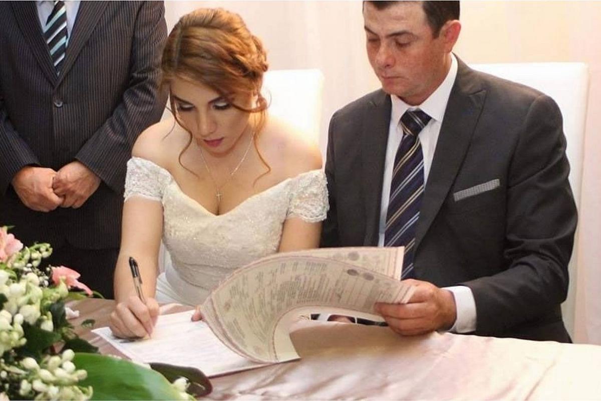 EL MATRIMONIO CIVIL  ES UN ACTO JURIDICO POR QUE  POR QUE POR UN LADO ES NESESARIO EL ACUERDO DE DOS PERSONAS
