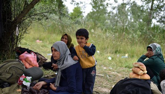 Hungría dice que construirá una valla con Serbia para frenar la inmigración