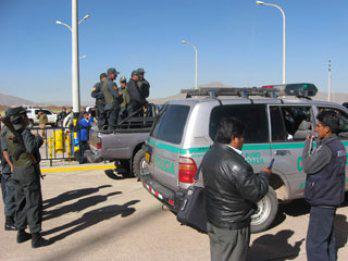 Encapuchados roban en pollería