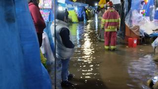 Feriantes sufren con inundación de aguas servidas en Feria Navideña de Huancavelica