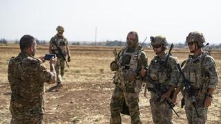 Tras el nuevo ataque en Ucrania, tropas rusas y estadounidenses se muestran amigables en Siria