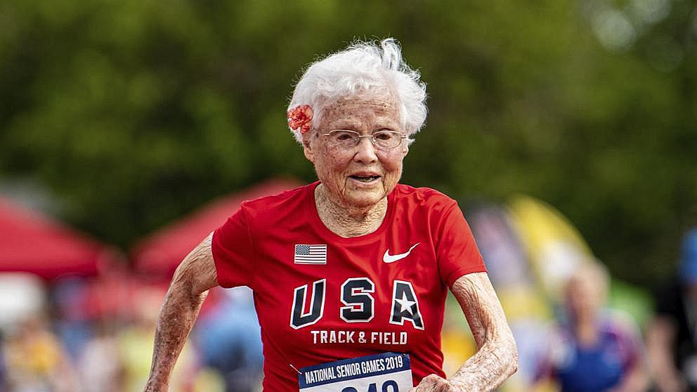 Esta mujer se reinventa al cumplir los 100 años de edad con el atletismo