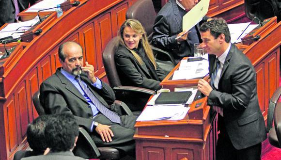 Mauricio Mulder exige investigar lobbies de Martín Belaunde a favor de Antalsis 