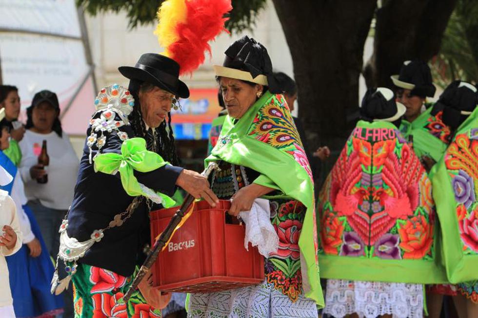 Celebran fiesta de cruces con chonguinada en barrio La Libertad (FOTOS)