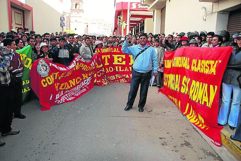 Puno: dirigente del Sutep confirma paro para los días 25 y 26 de abril 