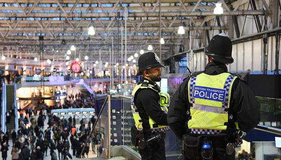 Londres: alarma por hallazgo de tres paquetes con explosivos caseros en aeropuertos