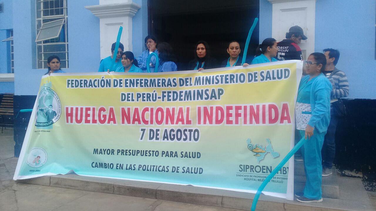 La Libertad: Enfermeras se únen a huelga de médicos 