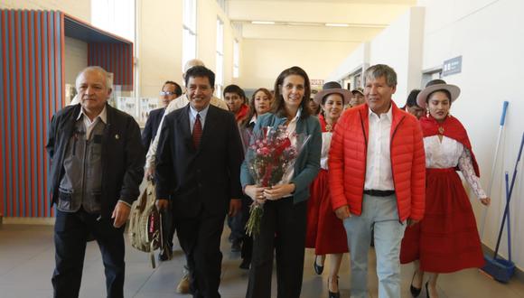Ministra llegó a Ayacucho y destacó inversiones