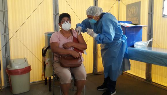 En el hospital Unanue personal expresó su satisfacción luego de batallar meses contra la pandemia. (Foto: Adrian Apaza)